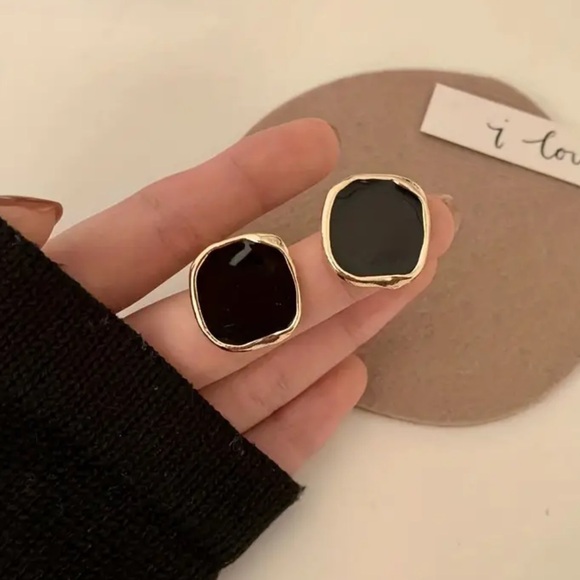 NWT Black Square Stud Earrings - Picture 7 of 8